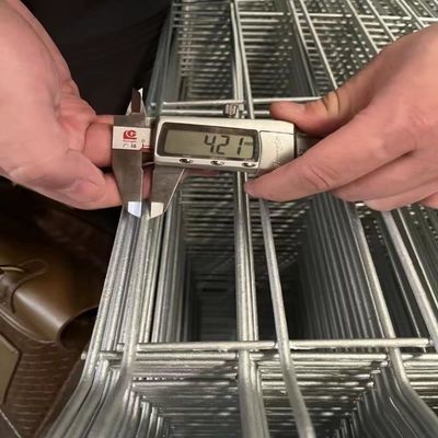 Heavy Duty 3.5mm Wire Hot Dipped Galvanized PVC Coated 3D Curved Fence for Industrial Security