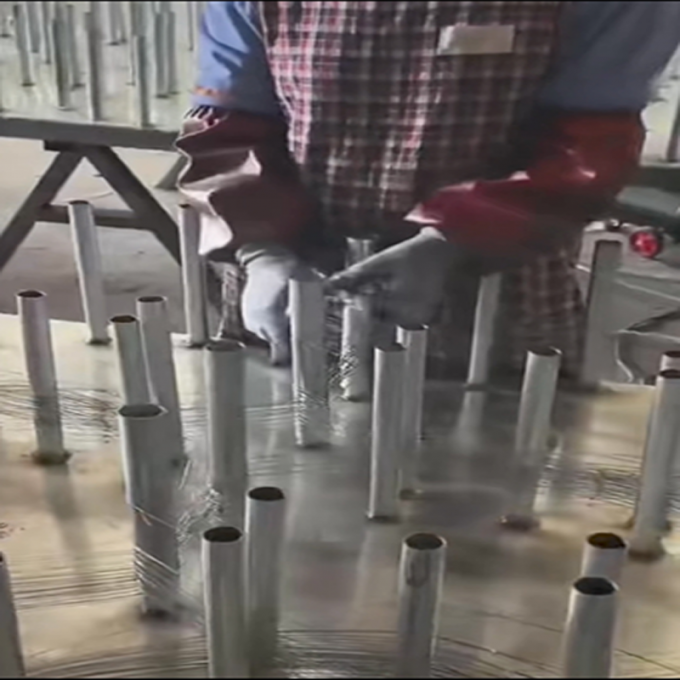 R&agrave;o chắn an ninh bi&ecirc;n giới c&oacute; thể gập lại với khả năng nh&igrave;n thấy thấp Lưới chướng ngại vật xe tăng xoắn ốc cho h&agrave;ng r&agrave;o ph&ograve;ng thủ lưới d&acirc;y chống xe tăng 3